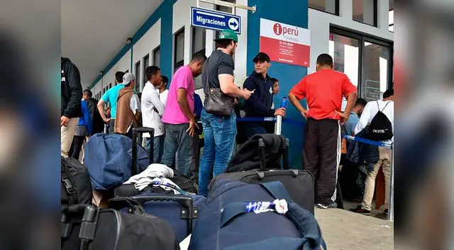 Venezolanos ingresan al Perú solicitando la visa humanitaria
