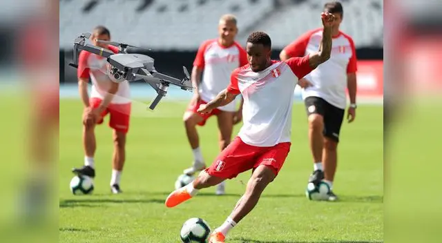 Juan Carlos Oblitas, director deportivo de la FPF, confirmó que la selección peruana realizó solo trabajo tácticos Juan Carlos Oblitas, director deportivo de la FPF, confirmó que la selección peruana realizó solo trabajo tácticos