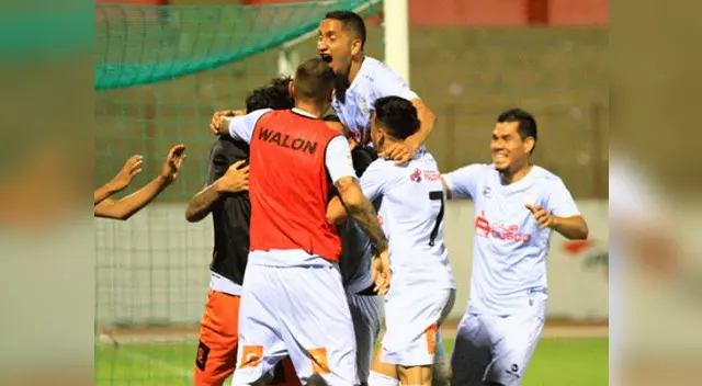 Celebración por el gol de Archimbaud