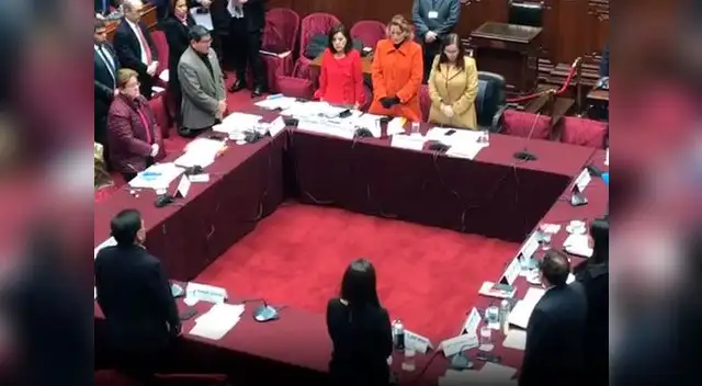 Congresistas guardaron un minuto de silencio tras fallecimiento de ministro de Defensa Congresistas guardaron un minuto de silencio tras fallecimiento de ministro de Defensa