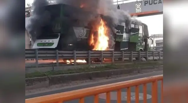 Conductor salió antes de quedar atrapado entre el fuego Conductor salió antes de quedar atrapado entre el fuego