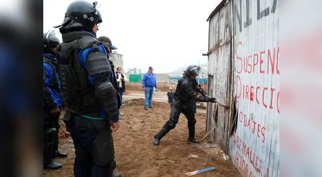 Los agentes municipales retiraron las piezas que invadían la vía pública