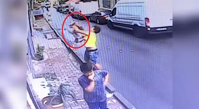 Nuevo viral de YouTube es protagonizado por joven y bebé de 2 años