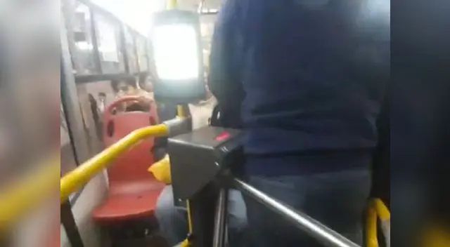 Tampoco le permitieron al hombre con sobrepeso subir por al puerta trasera