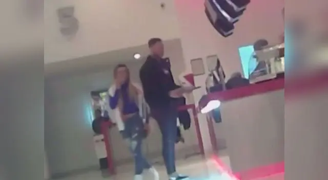 La modelo Angie Arizaga junto al español fueron captados en un conocido cine de la capital