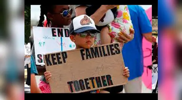 "Están torturando a las familias y a los niños, ¡y hay que actuar ya!", dijeron los manifestantes
