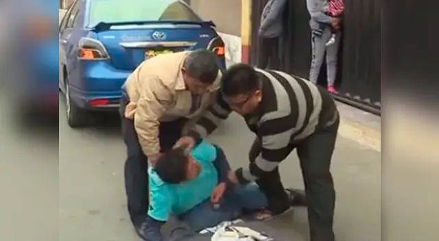 Sujeto mordió a otro hombre durante gresca en SMP Sujeto mordió a otro hombre durante gresca en SMP