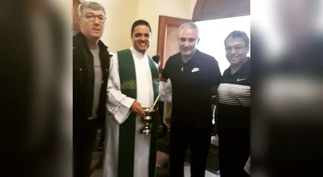 Tite escuchó misa antes de la final del partido con Perú Tite escuchó misa antes de la final del partido con Perú