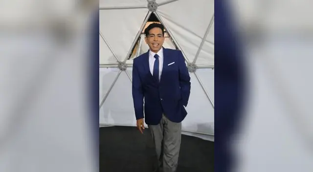 Feliz porque todo le está saliendo de maravillas. Feliz porque todo le está saliendo de maravillas.