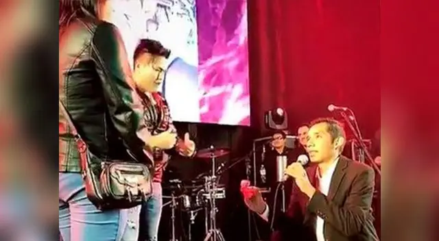 Deyvis Orosco se mostró muy entusiasmado al escuchar la respuesta afirmativa de la novia