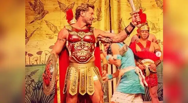 Gabriel Soto en obra 'Cleopatra metió la pata'