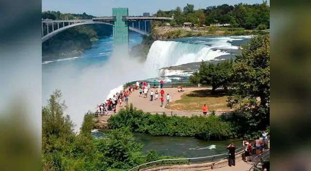 Sujeto intentó suicidarse desde las cataratas del Niágara