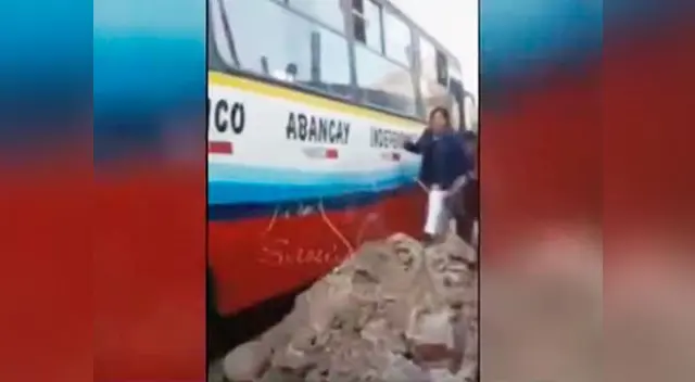 Pasajeros saltan de bus para salvar sus vidas 