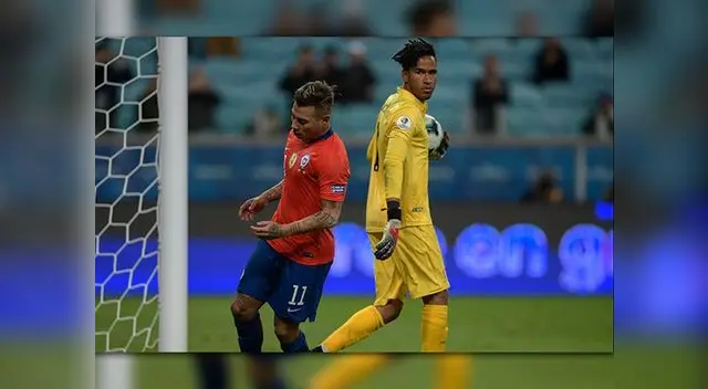 Pedro Gallese atajó penal a Eduardo Vargas