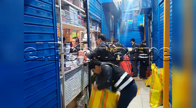 Los efectivos incautaron alrededor de 800 costales llenos de mercadería