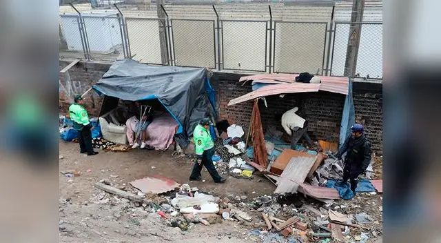 Fumadero a escasos metros de colegio de San Juan de Miraflores