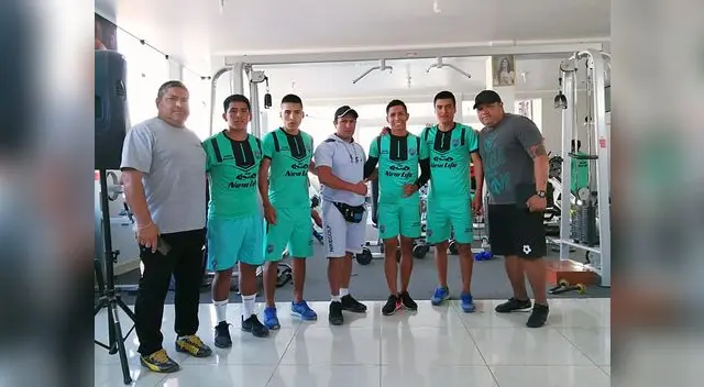 Los jugadores del Player Villafuerte se prepara enfrentar a Renace Cangallo. FOTO: Facebook Plater Villafuerte