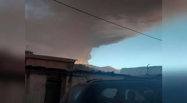 Las cenizas han alcanzado un espesor de hasta dos centímetros en unas cuantas horas Las cenizas han alcanzado un espesor de hasta dos centímetros en unas cuantas horas