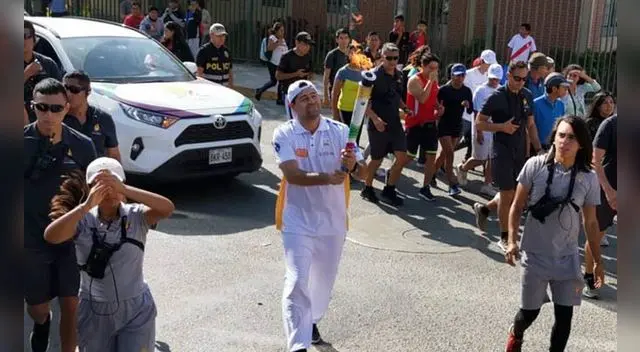 Ibarra con la antorcha panamericana