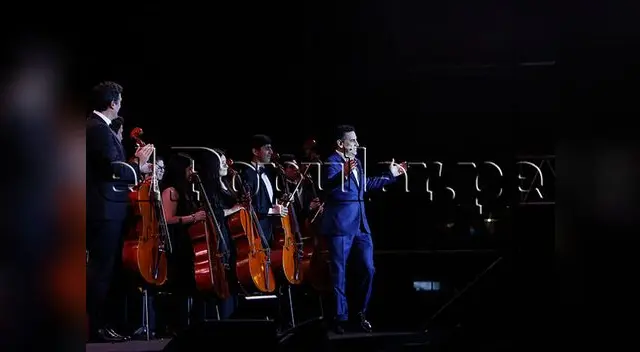 Juan Diego Flórez deleitó con “Serenata por el Perú” en Plaza de Armas