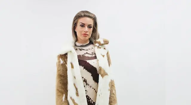 la guapa cantante Leslie Shaw no dudó en mandar sus mejores deseos la guapa cantante Leslie Shaw no dudó en mandar sus mejores deseos