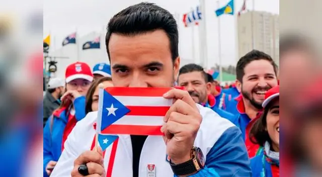 Luis Fonsi durante las manifestaciones contra el ex gobernador de Puerto Rico