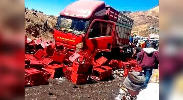 Camión repleto de cervezas se volcó en la carretera central  