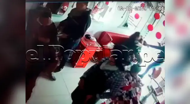 Los sujetos llegaron a bordo de una moto y sometieron a sus víctimas con violencia Los sujetos llegaron a bordo de una moto y sometieron a sus víctimas con violencia