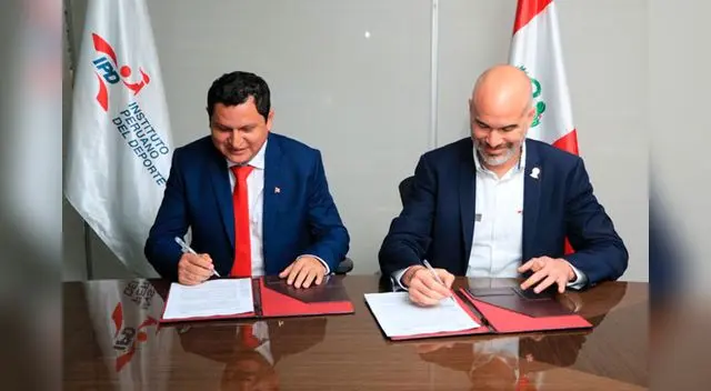 Sebastián Suito López, presidente del IPD y el Gobernador Regional de Piura, Servando García Correa fueron los encargados de firmar el convenio Sebastián Suito López, presidente del IPD y el Gobernador Regional de Piura, Servando García Correa fueron los encargados de firmar el convenio