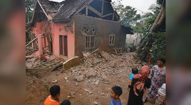 Poderoso sismo de 6,9 en Indonesia dejó a 4 muertos y mucho pánico Poderoso sismo de 6,9 en Indonesia dejó a 4 muertos y mucho pánico