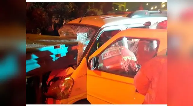 Miniván se estrelló contra tráiler en Los Olivos