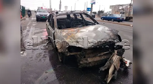 Vehículo se incendia en plena avenida Naranjal Vehículo se incendia en plena avenida Naranjal