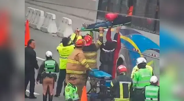 Socorren a 14 personas en choque múltiple Socorren a 14 personas en choque múltiple