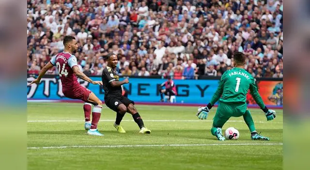 Sterling fue el verdugo del  West Ham  al marcar tres goles. FOTO: EFE