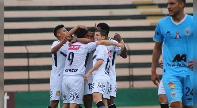 Festejo del Cantolao tras la victoria por penales al Binacional y clasificó a los cuartos de final del Campeonato Bicentenario. FOTO: LIBERO Festejo del Cantolao tras la victoria por penales al Binacional y clasificó a los cuartos de final del Campeonato Bicentenario. FOTO: LIBERO