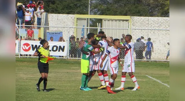 Festejos de los jugadores del Atlético Grau por la clasificación a los cuartos de final . FOTO: Roberto Saavedra