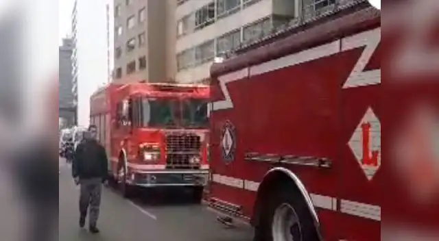 Personal de Bomberos del Perú han llegado al punto ubicado en el distrito de San Isidro. Personal de Bomberos del Perú han llegado al punto ubicado en el distrito de San Isidro.