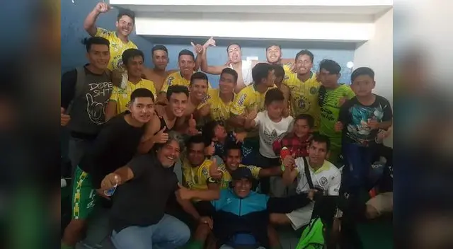 Festejo en el camerino del Sport Huanta tras la goleada a la Unsch Festejo en el camerino del Sport Huanta tras la goleada a la Unsch