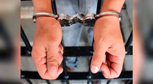 El sujeto portaba un arma de fuego y asaltaba a sus víctimas en una mototaxi El sujeto portaba un arma de fuego y asaltaba a sus víctimas en una mototaxi