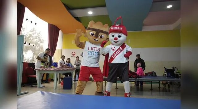 Milco al lado de los niños de la Clínica San Juan de Dios