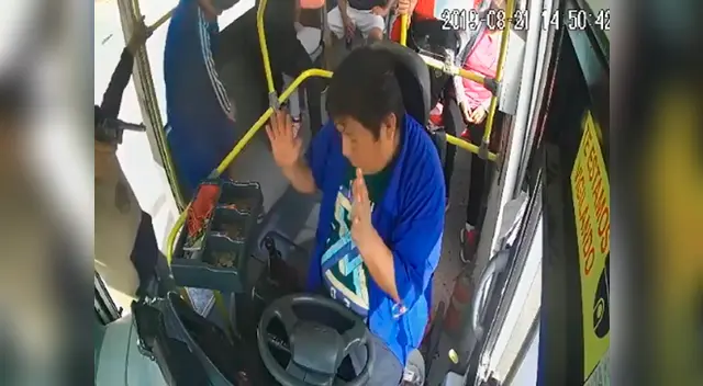 Tres de los delincuentes simularon que bajarían para que el vehículo se detenga y suban sus cómplices