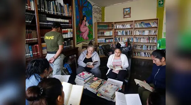 Internas en el penal de Chorrillos se liberan a través de la lectura