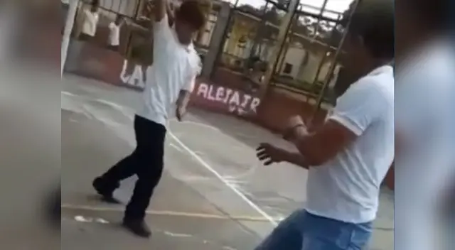 Escolar intenta acuchillar a su profesor en Colombia