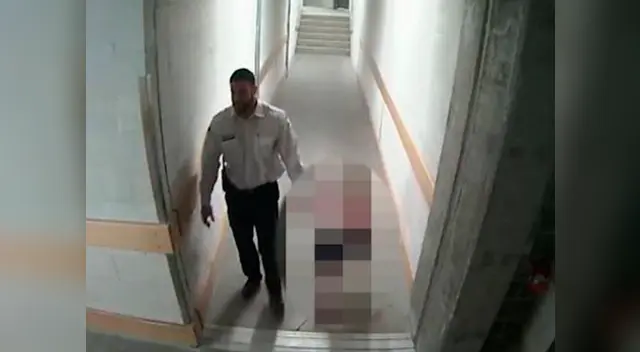 El sujeto llevó a la menor a las escaleras del centro comercial para abusar de ella El sujeto llevó a la menor a las escaleras del centro comercial para abusar de ella