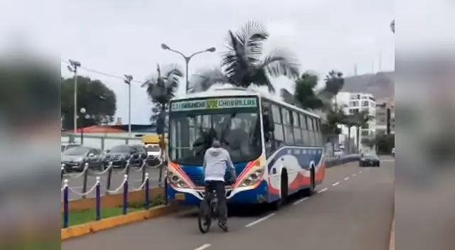 Ciclista reclamó accionar del conductor de la empresa de Transportes Sur Lima por meterse en contra