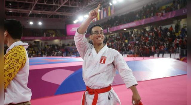 El medallista Juegos Panamericanos Oliver  del Castillo  en la inauguración academia Invierno  IPD