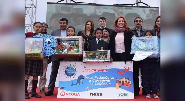 Momento de premiación al ganador Momento de premiación al ganador