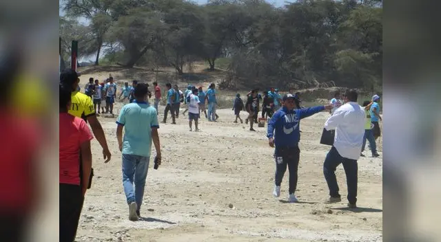 Barristas del Cristal y Atletico Grau pusieron la nota negra en el cotejo del Torneo Bicentenario Barristas del Cristal y Atletico Grau pusieron la nota negra en el cotejo del Torneo Bicentenario