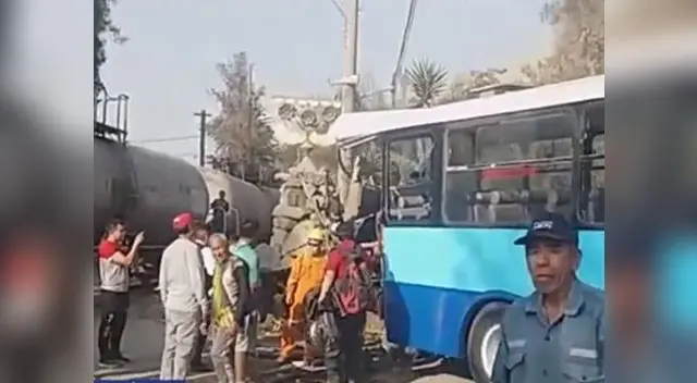 Chofer de bus habría querido ganarle a tren Chofer de bus habría querido ganarle a tren