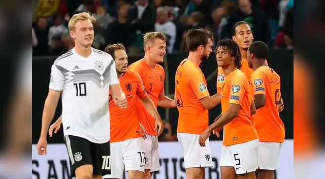 Holanda venció en el Volksparkstadion a Alemania por 4 a 2 FOTO: EFE Holanda venció en el Volksparkstadion a Alemania por 4 a 2 FOTO: EFE
